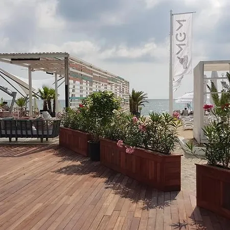Arion Beach Mamaia